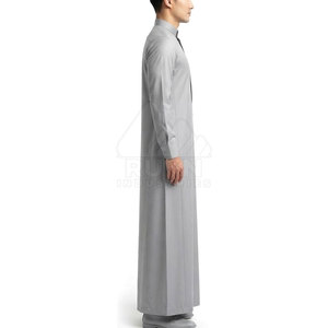 Thobe classique saoudien au look moderne, décontracté, léger, respirant, en coton, coupe ajustée, manches longues, design simple avec boutons sur le devant - Product Image 4