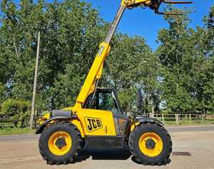 Manipulador Telescópico JCB 514-40 de Alto Rendimiento con Gran Capacidad de Elevación y Rendimiento 4x4 para Construcción - Product Image 2