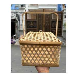 Boîte en bambou à motif hexagonal écologique pour l'emballage de cadeaux traditionnels et le stockage de fruits secs dans un style élégant - Product Image 1