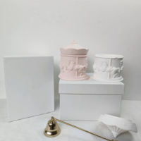 Vente en gros de bougie parfumée cheval spinning gpsum bougies parfumées en cire de soja naturelle bougies de gypse personnalisées pots pour éclairage de Noël