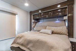 Entegra C Oach Accolade 37L Camping-car familial de luxe pour le camping et la maison pour les voitures Véhicules OEM No Camper Caravan - Product Image 3