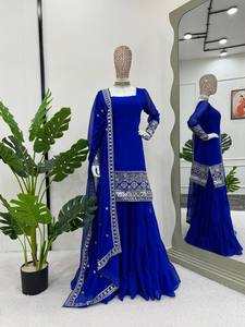 Ensemble de vêtements de fête exclusif de créateur, haut en faux georgette, magnifique ensemble de sharara dupatta entièrement brodé de sequins, latkan dori, pur - Product Image 5