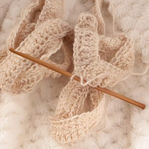 <b>crochet</b> <b>hook</b> with decorative carved handle fine point wooden <b>crochet</b> <b>hook</b> for intricate stitches for beginners at cheap price - Product Image 1