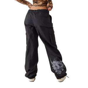 Pantalon Cargo Unisexe de Haute Qualité en Nylon Noir avec Design Brodé Style de Rue pour Hommes et Femmes Tissu Personnalisé - Product Image 1