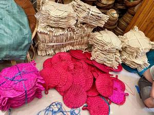 VENTILATEUR À MAIN EN FEUILLE DE PALMIER VENTILATEUR À MAIN EN BAMBOU DE MATÉRIAUX NATURELS DE VIENAM - Product Image 3