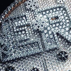 Pendentif rond personnalisé entièrement glacé avec un design de paysage urbain en argent sterling 925 VVS Moissanite Bijoux Hip Hop - Product Image 2