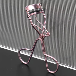 Rizador de Pestañas Ergonómico Diseñado para Adaptarse a Todas las Formas de Ojos, que Ofrece un Rizado Suave, Delicado y Seguro en Todo Momento - Product Image 6