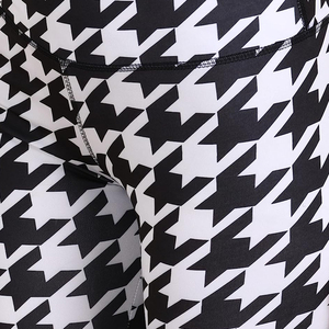 Las mallas de mujer de algodón 100 por ciento más vendidas con el último diseño Pantalones de Yoga de entrenamiento de fitness impresos con logotipo y diseño personalizados - Product Image 5