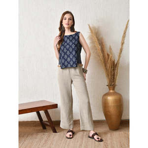 Top de algodón azul marino de inspiración Bohemia con motivos de bloque manual, corte sin mangas y detalles de borlas. - Product Image 4