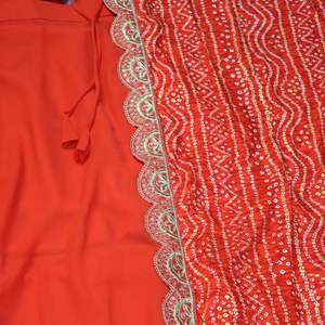 Gorgette plaine lourde attrayante de qualité d'exportation indienne avec bordure de travail de broderie Lehenga Choli mode femme au taux le plus bas - Product Image 3