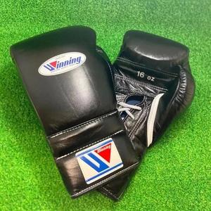 Gants de boxe en cuir professionnels de haute qualité pour l'entraînement, ajustement confortable personnalisé pour le Muay Thai et le kickboxing en extérieur - Product Image 1