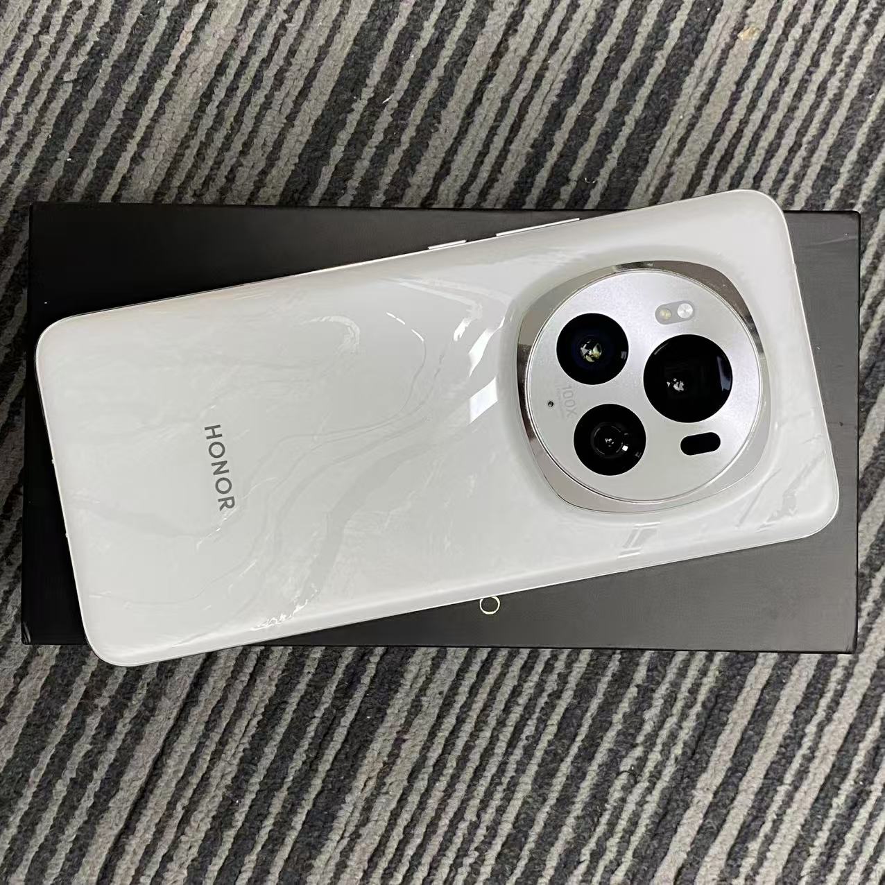 【新品未開封】HONOR Magic 8 Pro 16GB/512GB白 中国版 Honor Magic 8 Pro 16GB + 1TB White