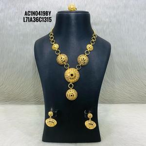 Long collier chaîne boîte plaqué or dernier design floral pour la fête et le mariage en laiton - Product Image 1