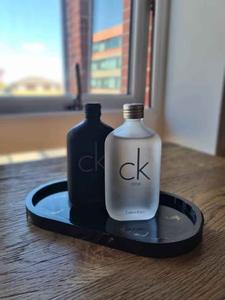 ถาดเรซิ่นตกแต่งหลากสี ถาดจัดระเบียบเครื่องสำอาง ของตกแต่งบ้าน ถาดเรซิ่นทรงรี ถาดวางของบนโต๊ะเครื่องแป้ง คุณภาพสูง - Product Image 3