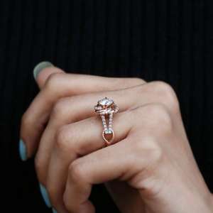 Bague de fiançailles vintage florale torsadée avec halo, diamant de laboratoire, bijou de mariée unique avec pierre centrale en perle, bague de mariage pour femme - Product Image 2