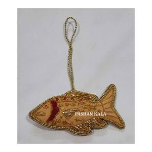 Nouveau fournisseur indien quantité en vrac de dernière conception travail manuel en forme de poisson Zari broderie et travail perlé ornements de noël - Product Image 1