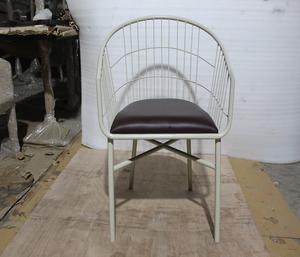 Chaise de salle à manger moderne en fer massif fabriqué à la main Design de luxe avec matériau en bois Portable pour hôtels et restaurants directement en Inde - Product Image 1