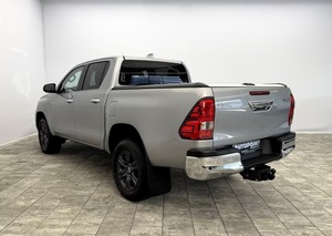 Toyota Hilux Pickup 5 Plazas, Faros LED, Volante a la Izquierda, Automático, Diésel, Exterior Plateado - Product Image 4