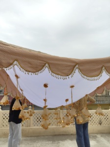 Tissu Latkan Chadar 4x6 pieds pour l'entrée de la mariée, 4 bâtons à tenir, la couleur peut être personnalisée selon votre choix - Product Image 4