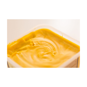 Manteca de karité amarillo puro sin refinar disponible para exportación con textura rica y aroma natural - Product Image 6
