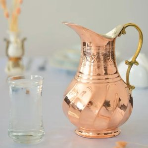 Pichet de service d'eau en cuivre pur de qualité supérieure avec poignée Pichet décoratif de table de cuisine à domicile au design lourd martelé - Product Image 5