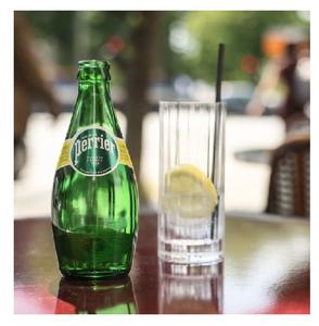 Commandez de l'eau Perrier, une eau minérale pétillante et rafraîchissante, idéale pour les dîners, les réceptions et une hydratation saine. - Product Image 2