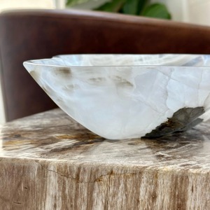 Cuenco decorativo de resina brillante blanco hecho a mano, bandeja central con acabado brillante, mesa elegante, acento para el hogar, cocina, sala de estar - Product Image 4