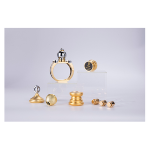 Bouteilles de parfum de chapeau en métal avec des couvercles de pulvérisateur de pompe de finition en bois - Product Image 1