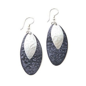 Pendientes de latón con múltiples piedras preciosas de calidad superior Estilo de fiesta lindo Chapado en plata y oro para regalos a precio mayorista - Product Image 2