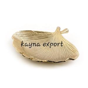 ถาดรองชามโลหะเคลือบทองหรูหราถาดใส่ของตกแต่งรูปวงรีดีไซน์ใบไม้ทำด้วยมือเป็นมิตรกับสิ่งแวดล้อมสำหรับงานปาร์ตี้ของตกแต่งบ้านใหม่ - Product Image 4