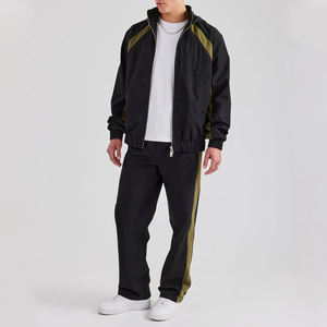 Conjunto de chándal de nailon liso para hombre, chaqueta y pantalones con cremallera de secado rápido transpirable de dos piezas, ropa deportiva informal para gimnasio o ropa de calle - Product Image 4