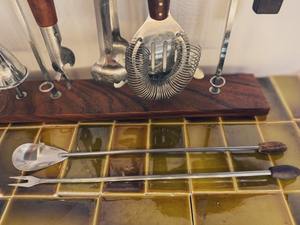 Ensemble d'outils de bar avec manche en bois et tête argentée, avec support suspendu, pour la préparation de cocktails et le service en bar, vente en gros depuis l'Inde - Product Image 3