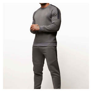 Ensemble de deux pièces de jogging surdimensionné de couleur unie pour hommes entièrement personnalisé Survêtements avec logo Caractéristiques de haute qualité et durables - Product Image 1