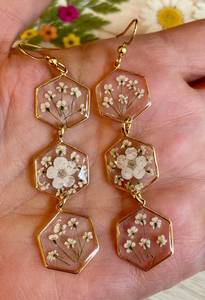 Pendientes Minimalistas de Resina Hechos a Mano para Mujer |   Pendientes de Botón Modernos, Elegantes, Vintage y Tradicionales |   Ligero, Moderno y a Bajo Precio - Product Image 3