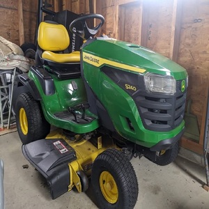 John deeree S240 Heavy Duty Lawn Tractor 2-stroke <b>125cc</b> <b>Engine</b> 24V Voltage Available In Stock Powerful and Reliable - Product Image 4