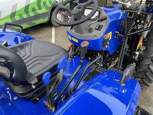 Tractor LOVOL M404 TE de alta eficiencia - Product Image 5