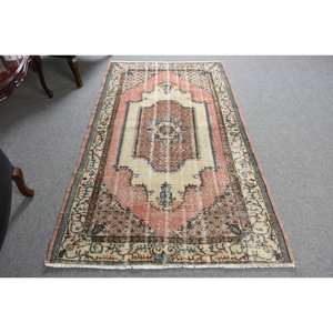 Alfombra clásica de lana rosa beige de 4,1x6,8 pies, diseño de retales turco hecho a mano para sala de estar o dormitorio para adolescentes - Product Image 1