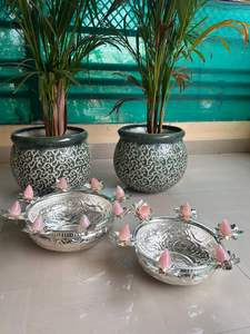 Bol Urli en argent allemand avec motif de lotus, lot de 2, accessoire de décoration intérieure, décoration Diwali, collection festive, décoration de la maison - Product Image 4