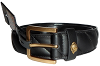 Ceinture de couette C en cuir noir de luxe avec boucle dorée et emblème de créateur Accessoire de taille matelassé fait à la main de qualité supérieure