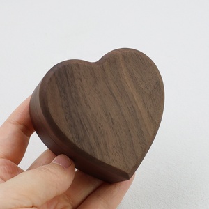Caja de Anillos de Madera Maciza en Forma de Corazón, Caja de Anillos Personalizada para Parejas de Boda, <span class=keywords><strong>Regalo</strong></span> de <span class=keywords><strong>5</strong></span>.º <span class=keywords><strong>Aniversario</strong></span> - Product Image 6