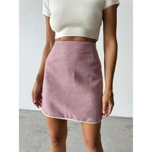 Falda Corta de Cachemira Rosa Suave, Tejido de Lana - Product Image 2