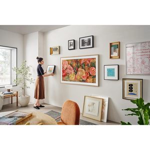 ชุดทีวี QLED 4K สมาร์ททีวีขนาด 65 นิ้ว พร้อมขาแขวนติดผนังแบบปรับได้ ระบบสั่งงานด้วยเสียง สายเคเบิล และแพ็กเกจสตรีมมิ่ง 24 เดือน - Product Image 2