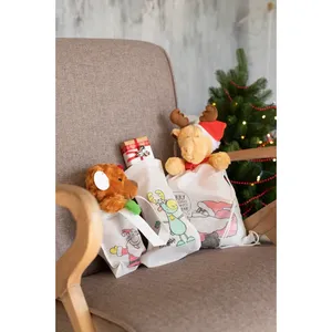 Chaussettes de Noël personnalisées à colorier avec des gadgets pour une décoration de fêtes sur mesure - Product Image 2