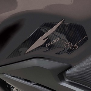 Adesivi Protettivi Laterali per Serbatoio Moto Compatibili con Honda Hornet 500 2024, Tipo Tank Pad - Product Image 1