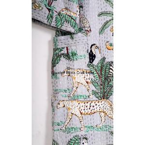 Veste matelassée en coton pur 100% tricotée à la main en Inde, robe d'hiver réversible écologique avec un design vintage, longueur longue - Product Image 3