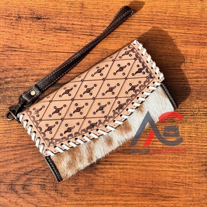 คลัทช์หนังวัวขนสัตว์แบบตะวันตกกระเป๋าสตางค์หนังทำมือมีสไตล์ทันสมัยคลัตช์ออกแบบใหม่สำหรับผู้หญิง - Product Image 1