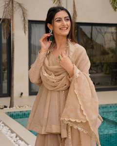 Ensemble Salwar Kritva Fashion, imprimé floral élégant, en faux georgette lourd, avec dupatta pour femmes - Coupe régulière mi-longue, matériaux recyclés - Product Image 4