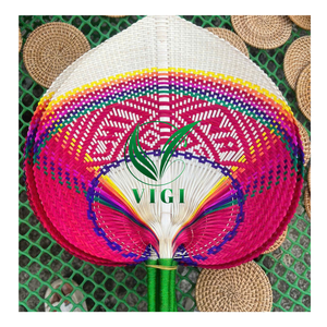 Éventail durable en feuille de palmier-fait à la main, naturel, couleurs vives - Product Image 1