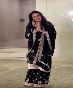 Conjunto de ropa informal de diseñador Georgette Top Pant Dupatta con estampado de cuadros elegantes y trabajo manual Ropa de novia Kanchipuram Dress dupattas - Product Image 3