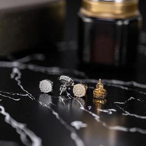Pendientes de diamantes de diseñador de gran oferta, impresionantes diamantes brillantes en entornos elegantes, perfectos para ropa informal a granel - Product Image 5